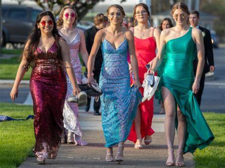 Prom day in school sets internet on fire