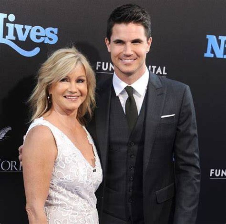 Robbie Amell | Parents, Siblings And Age