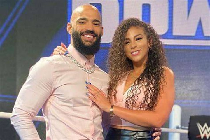 Samantha Irvin Age & Wiki | How Old Is She | Meet WWE Star Ricochet Wife