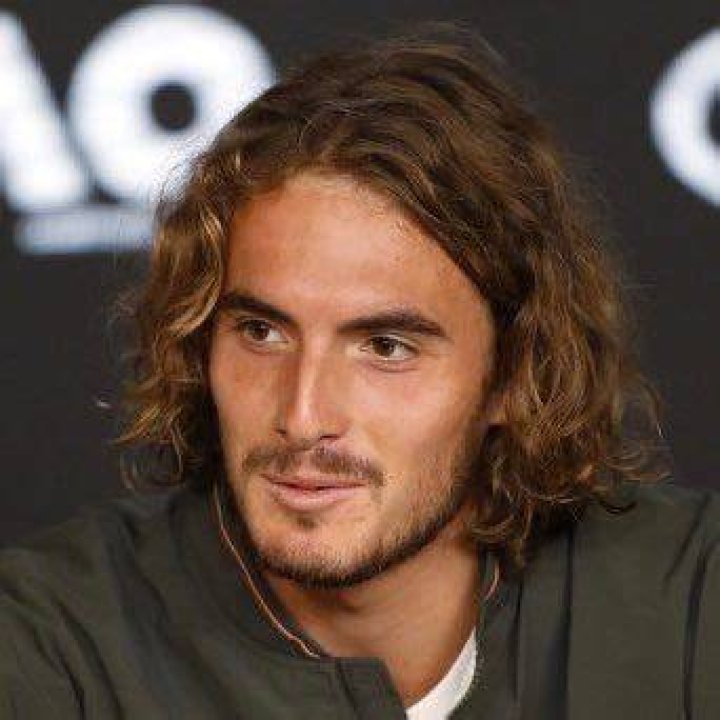 Stefanos Tsitsipas hair